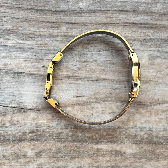 Pulsar Gold Tone Vintage Quartz Watch Textured Bracelet Minimalist Classic